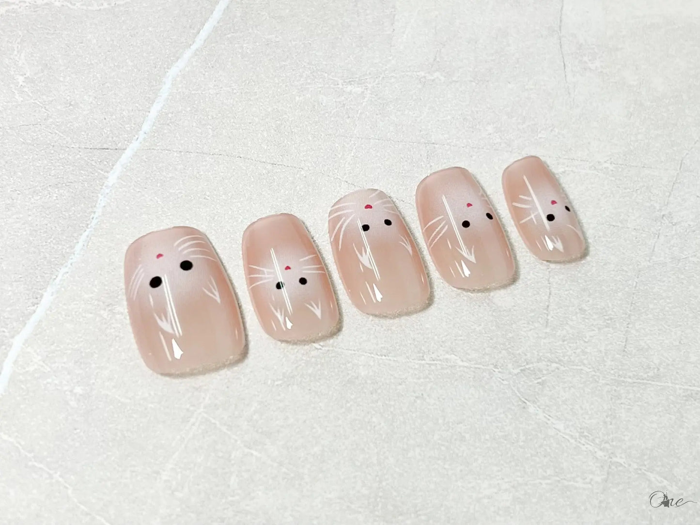 サロン品質ネイル【ふんわりホワイトキャットネイル】 ONE STUDIO