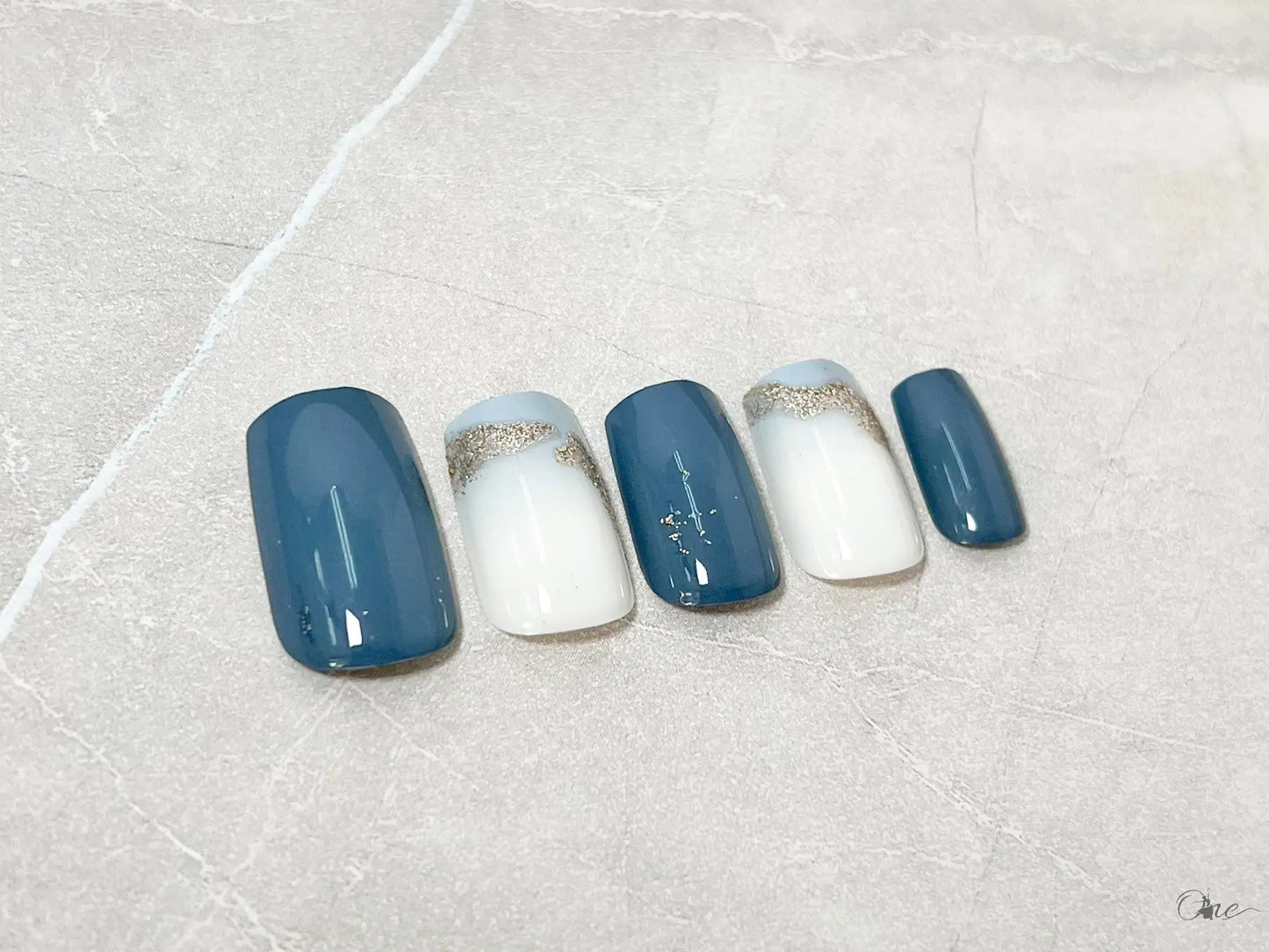 自然なネイルチップ【くすみブルーの陶器ネイル】 ONE STUDIO