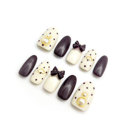 【NEW】ガーリーネイルチップ 【チョコカラーのドットネイル】